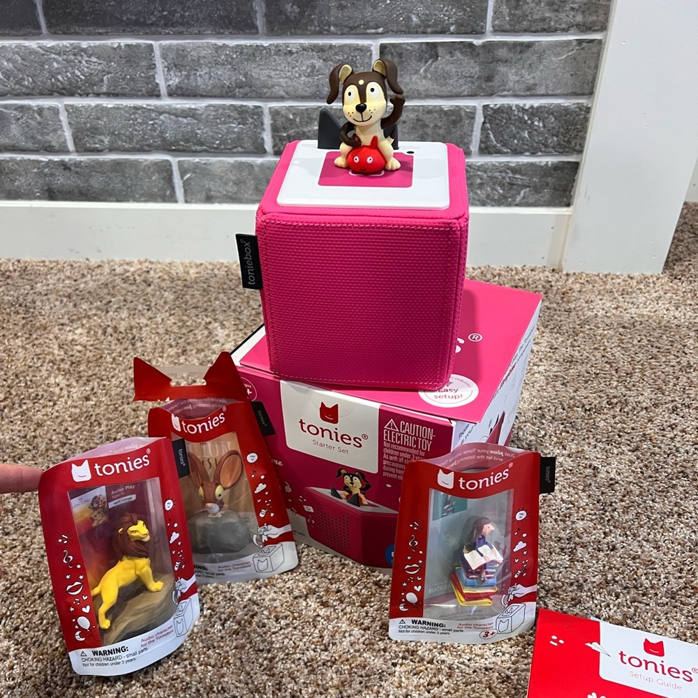 Tonies Starter Set with three additional audio characters.